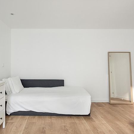 Joivy Minimalistic Apt W Patio In Principe Real Lisbon Exterior photo