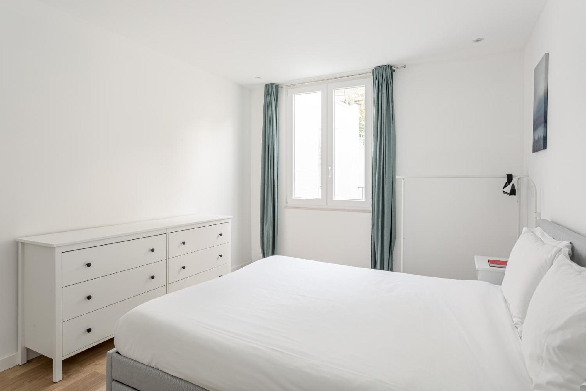 Joivy Minimalistic Apt W Patio In Principe Real Lisbon Exterior photo