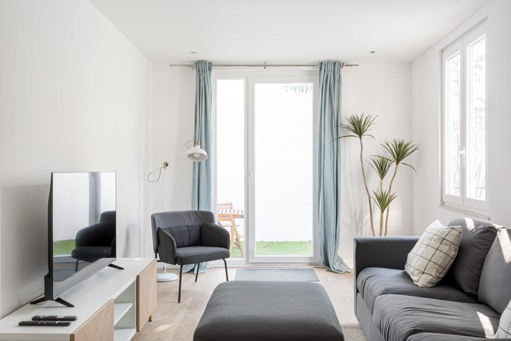 Joivy Minimalistic Apt W Patio In Principe Real Lisbon Exterior photo