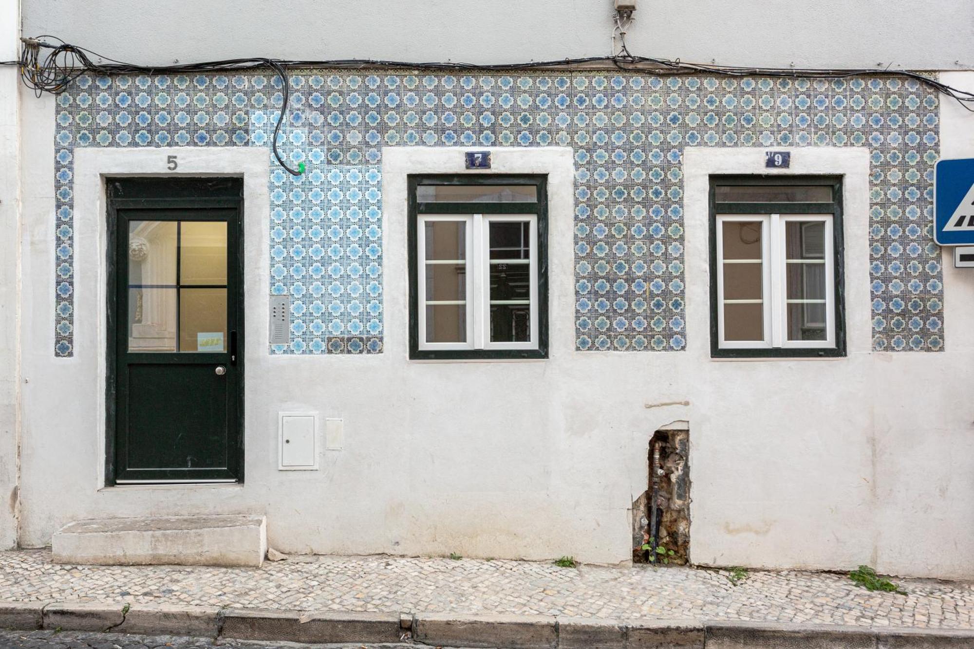 Joivy Minimalistic Apt W Patio In Principe Real Lisbon Exterior photo