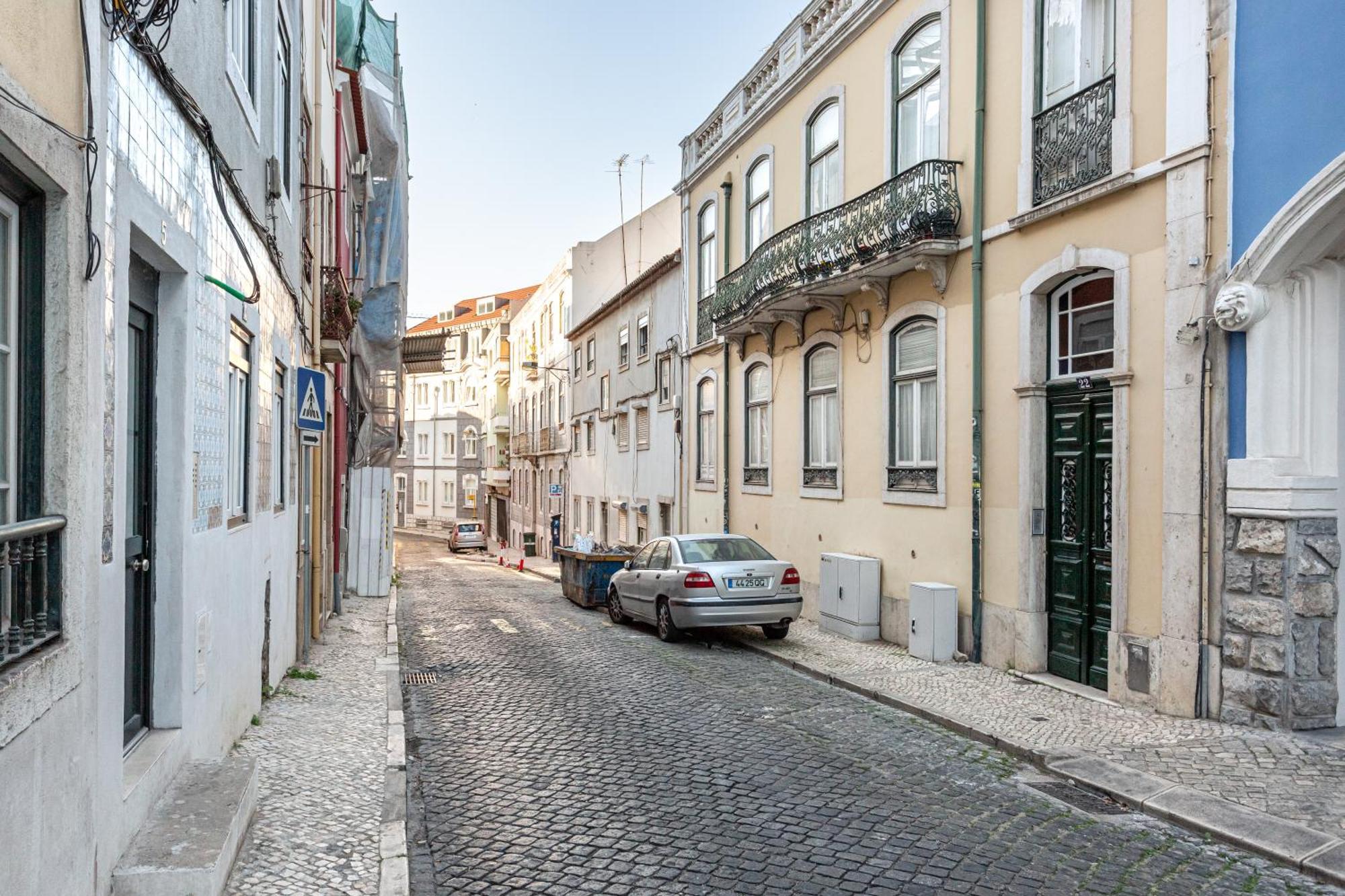 Joivy Minimalistic Apt W Patio In Principe Real Lisbon Exterior photo